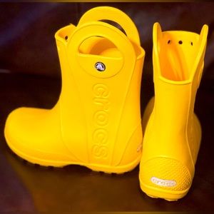 Crocs yellow rain boots size 13 kids girl or boy NWOT